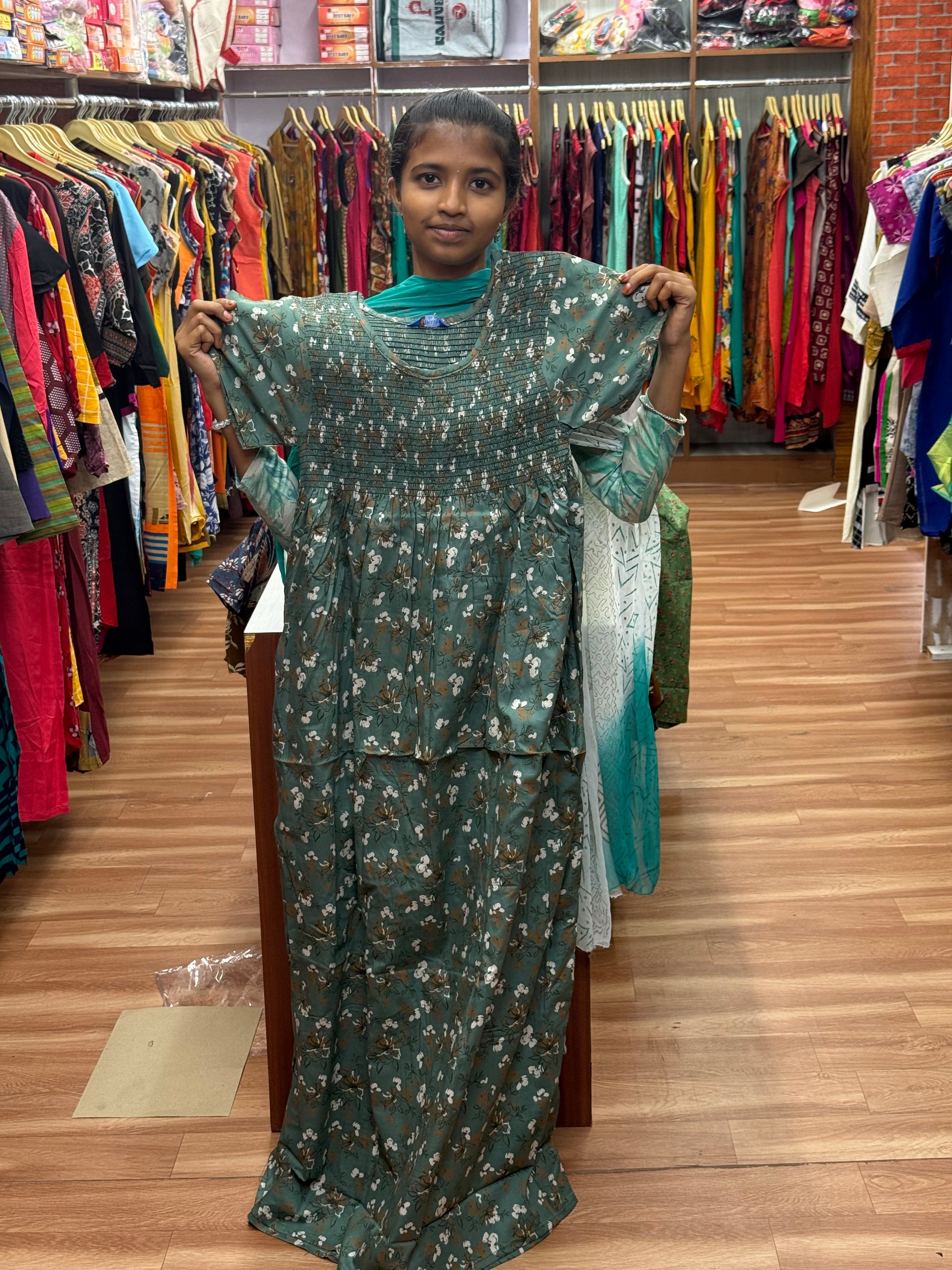Smocking Nighty  (XL)
