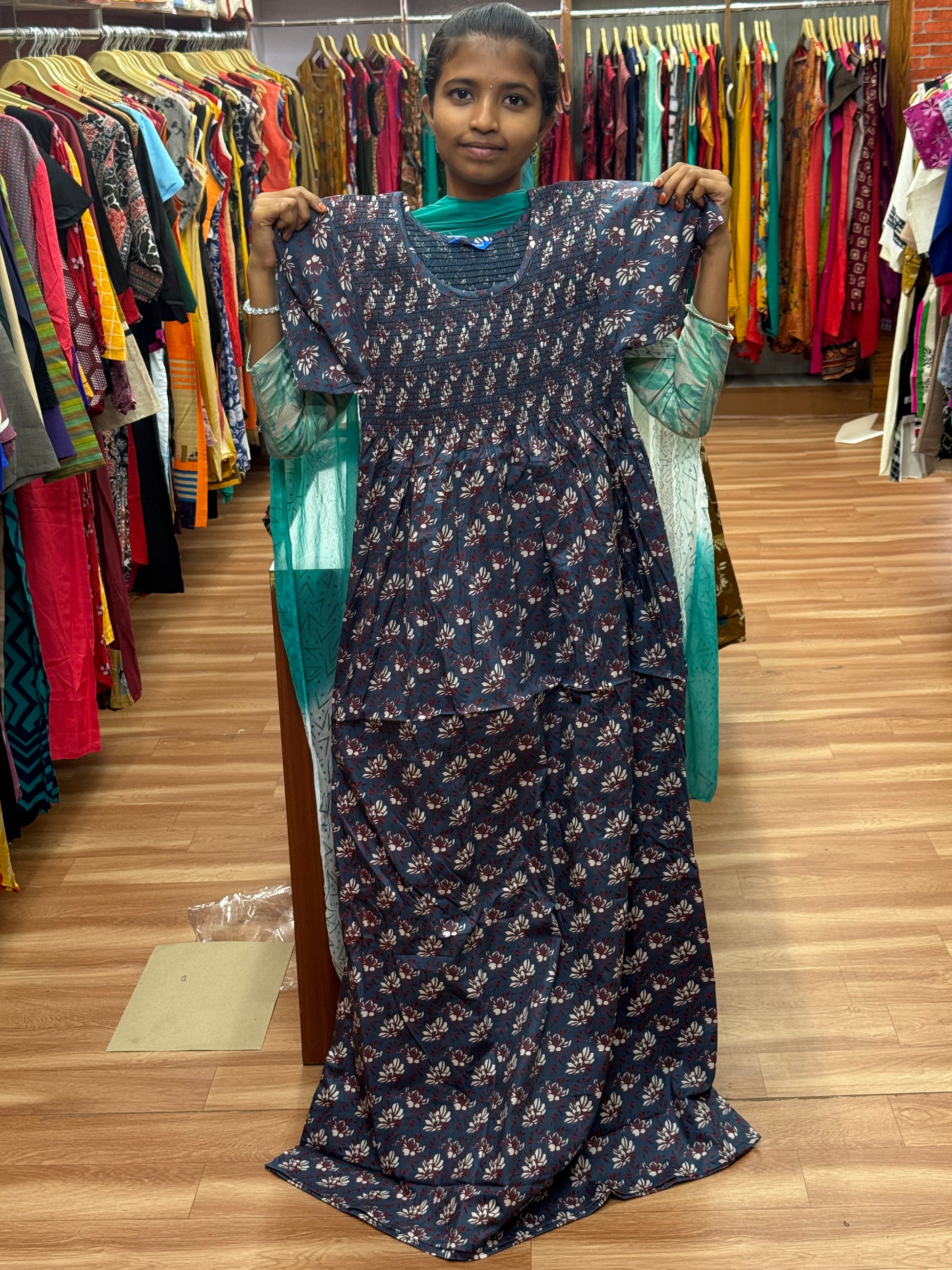 Smocking Nighty  (XL)